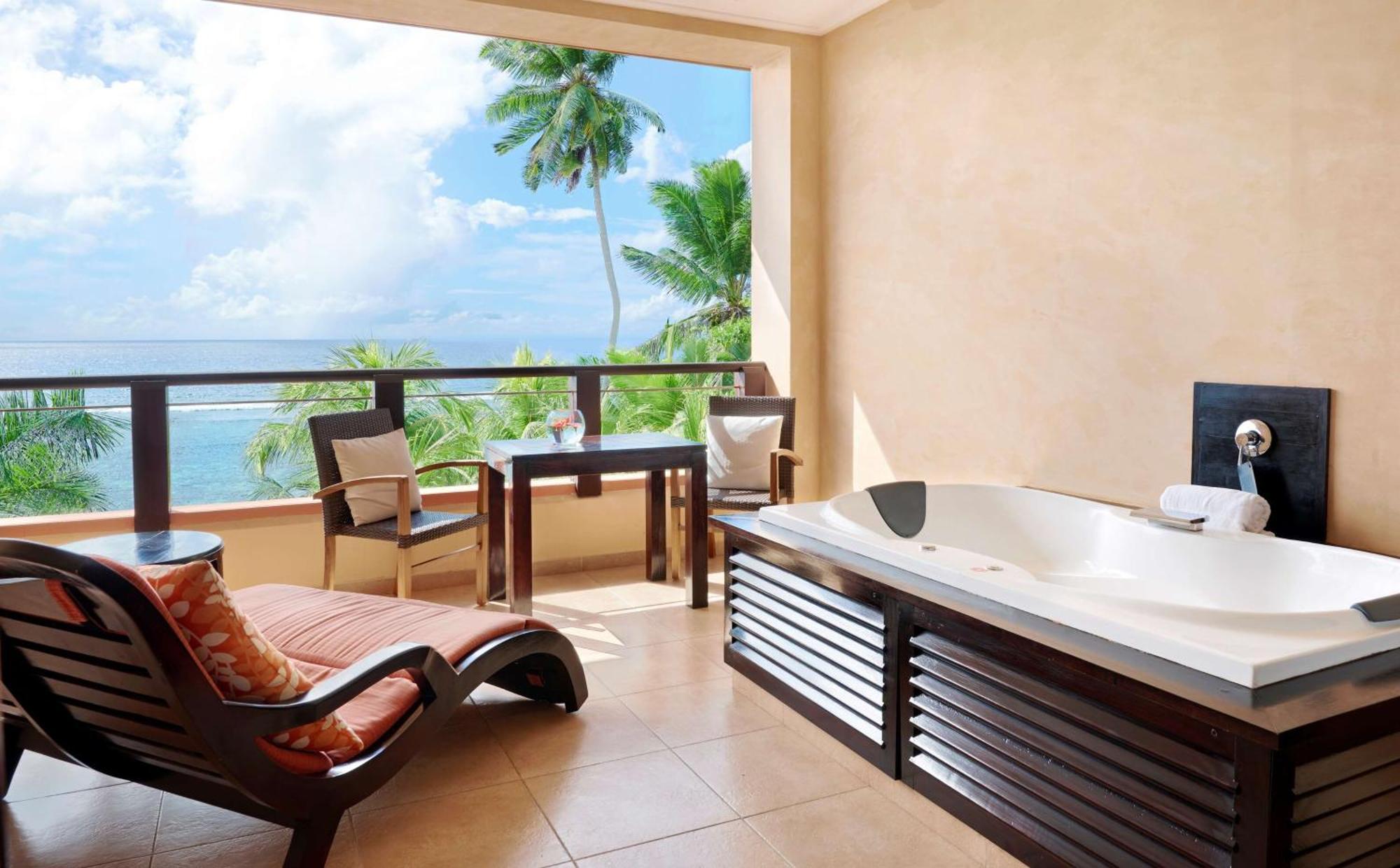 Doubletree By Hilton Seychelles Allamanda Resort & Spa Takamaka Exteriör bild