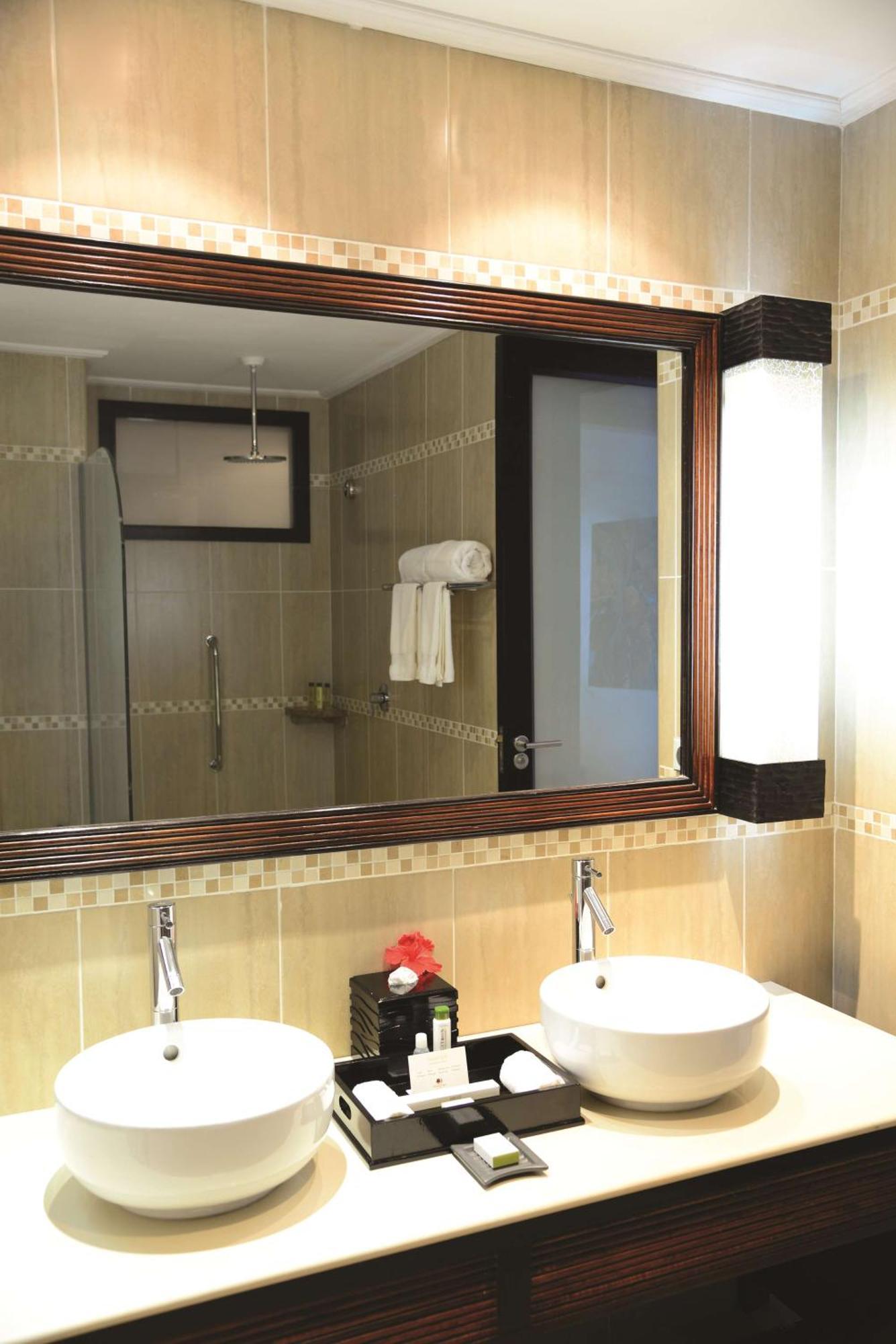 Doubletree By Hilton Seychelles Allamanda Resort & Spa Takamaka Exteriör bild
