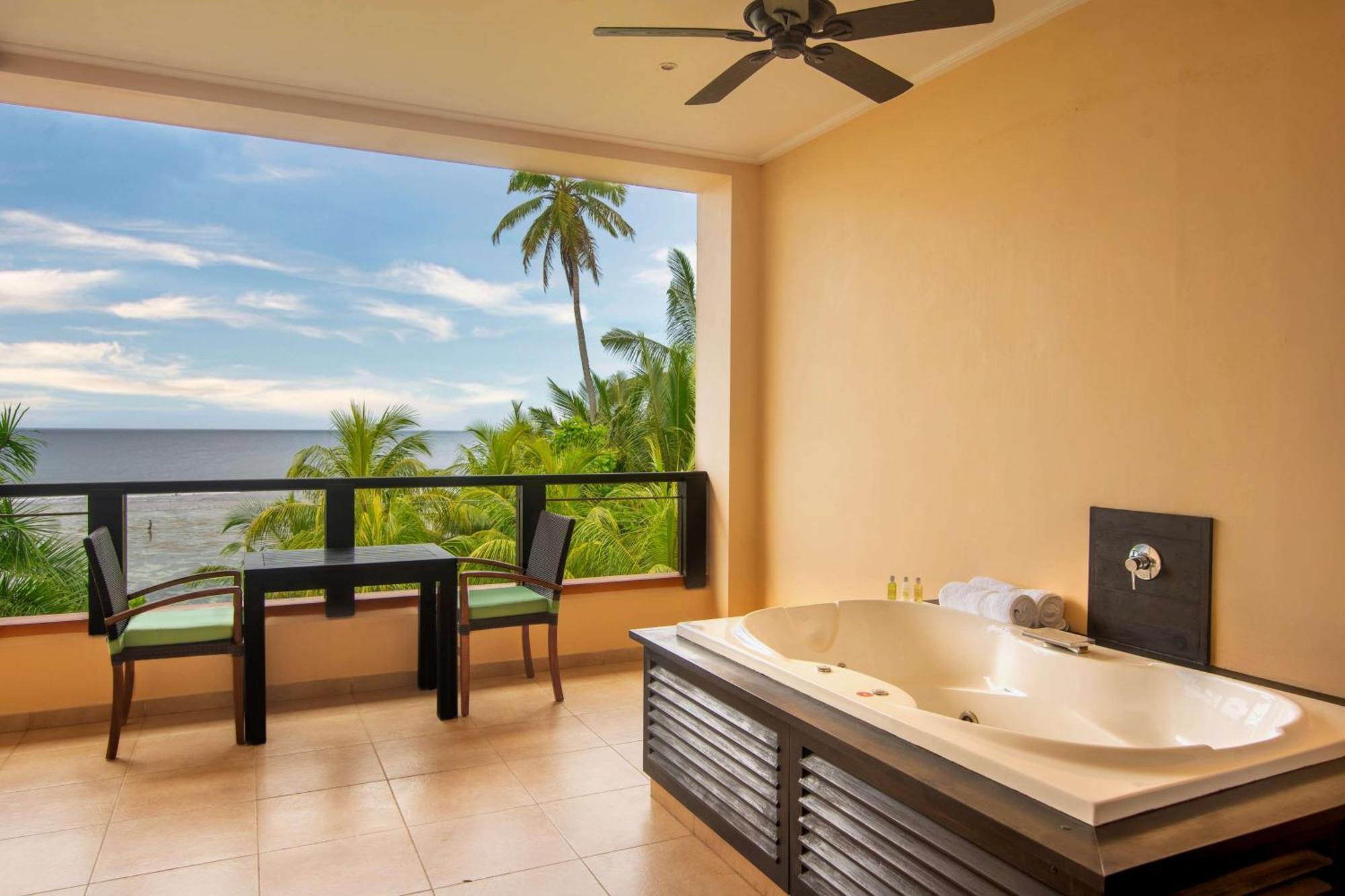 Doubletree By Hilton Seychelles Allamanda Resort & Spa Takamaka Exteriör bild