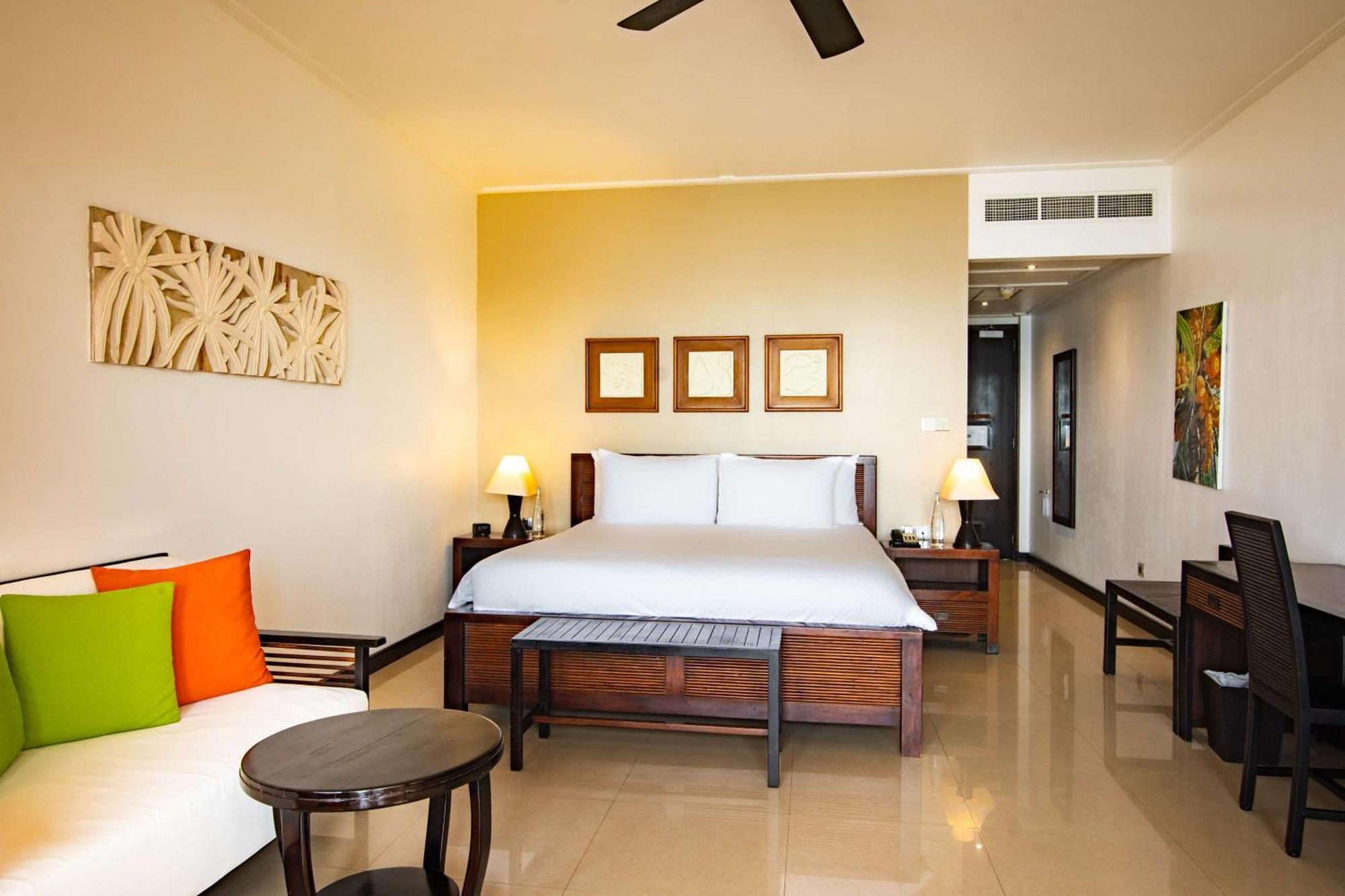 Doubletree By Hilton Seychelles Allamanda Resort & Spa Takamaka Exteriör bild
