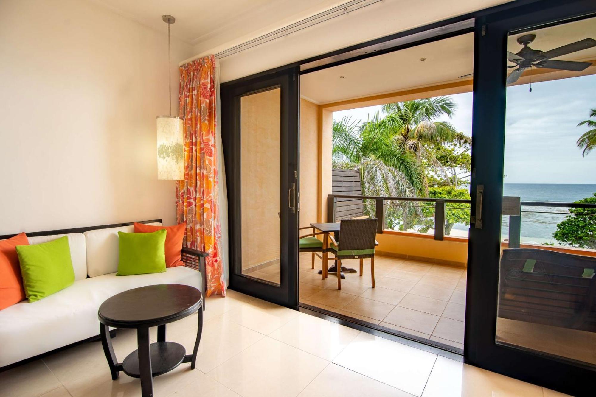 Doubletree By Hilton Seychelles Allamanda Resort & Spa Takamaka Exteriör bild