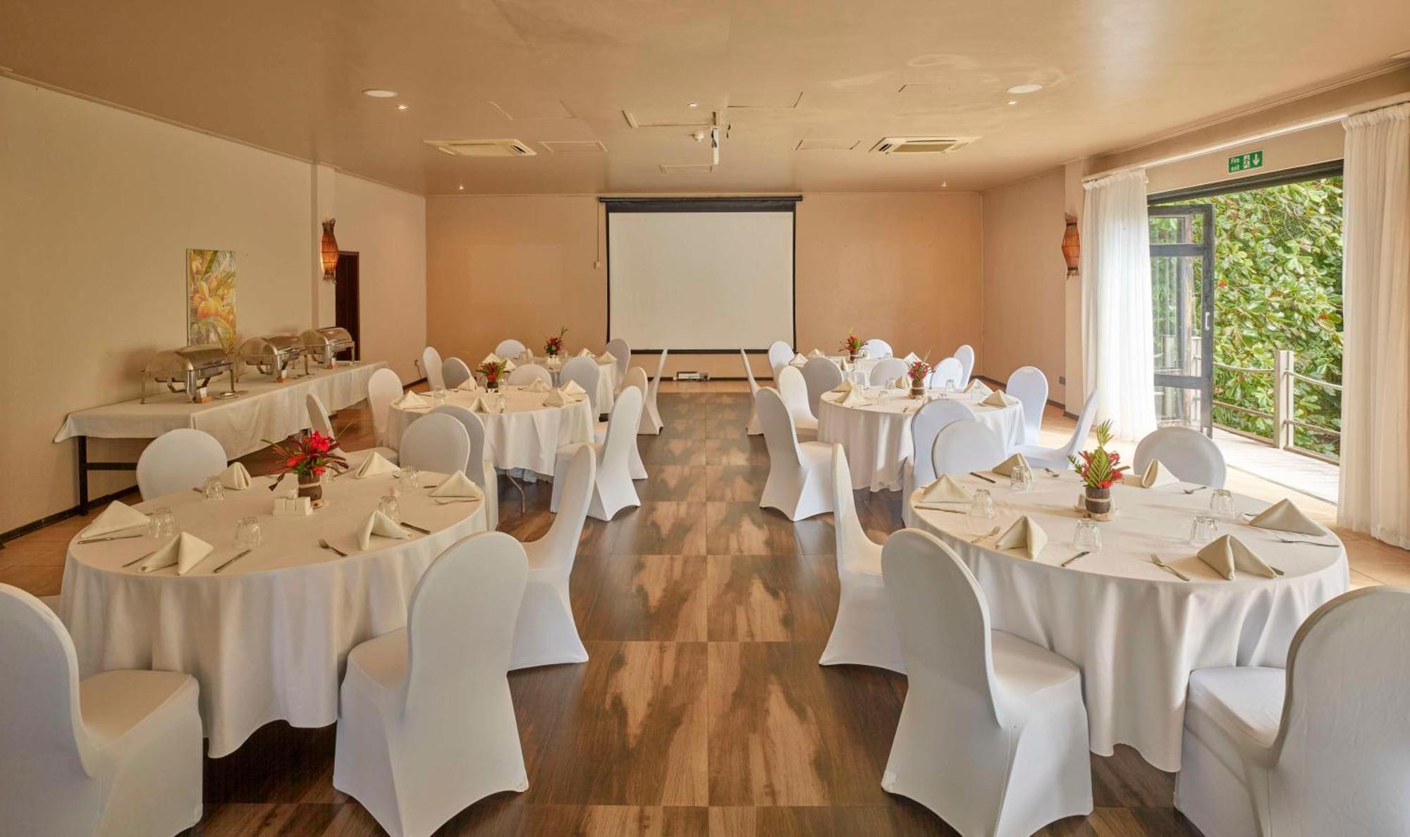 Doubletree By Hilton Seychelles Allamanda Resort & Spa Takamaka Exteriör bild
