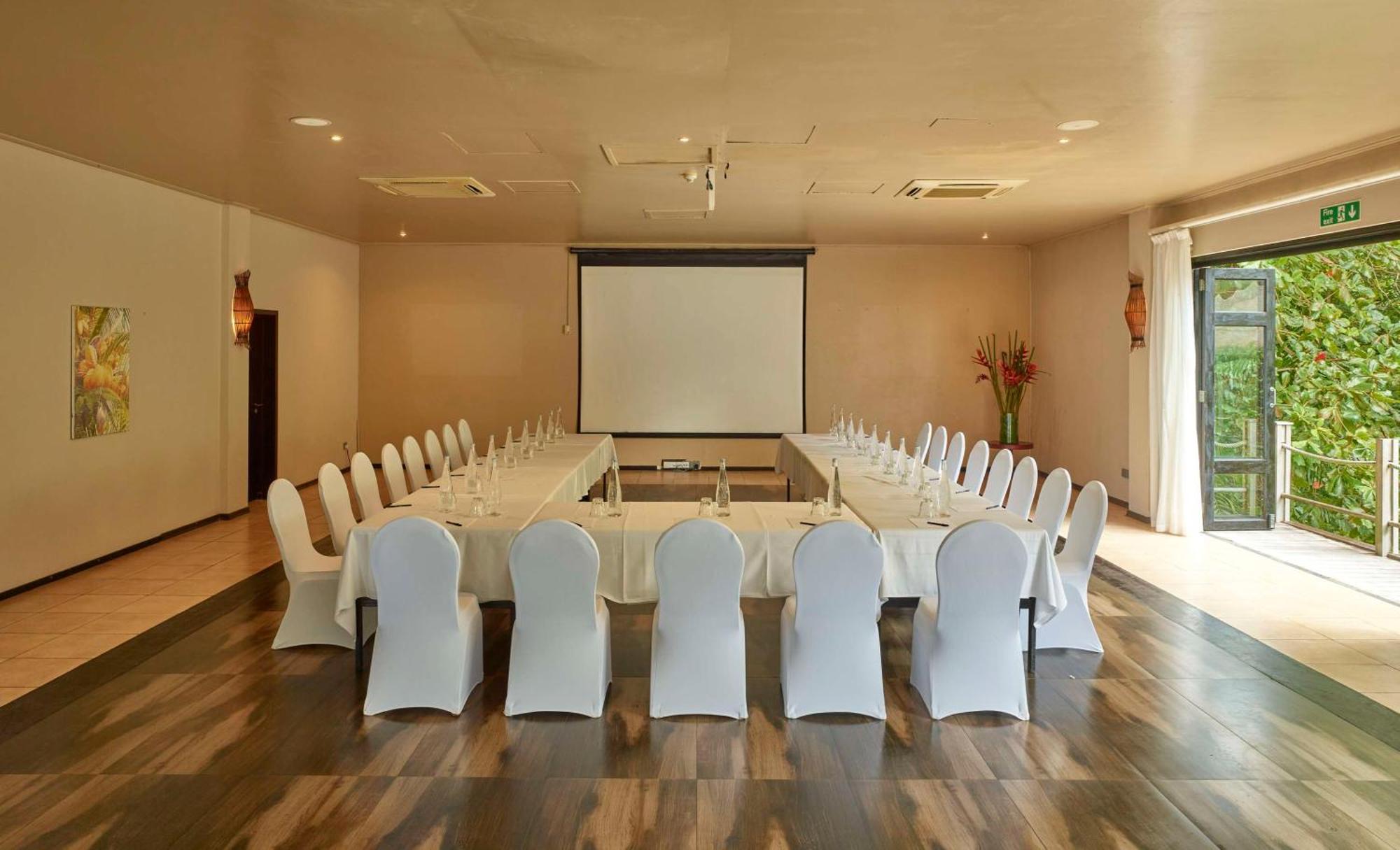 Doubletree By Hilton Seychelles Allamanda Resort & Spa Takamaka Exteriör bild