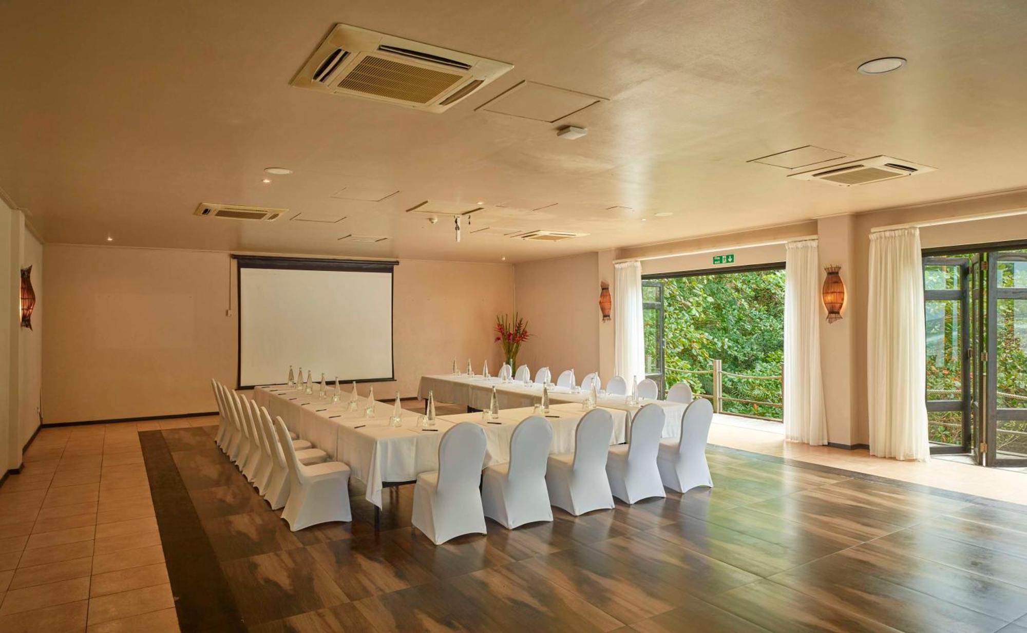 Doubletree By Hilton Seychelles Allamanda Resort & Spa Takamaka Exteriör bild